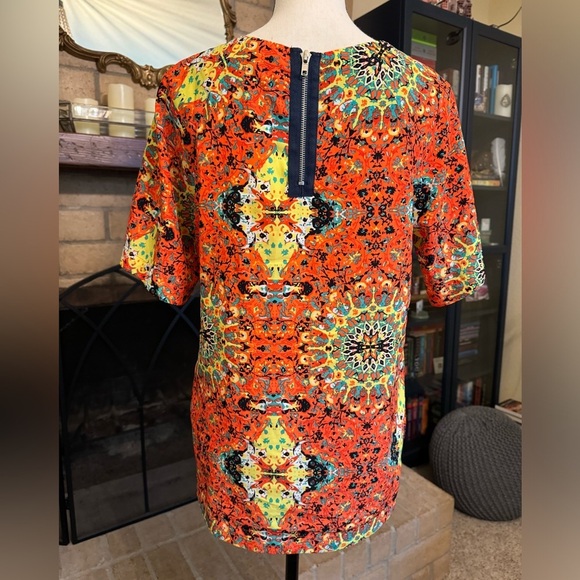 KUT From the Kloth Kaleidoscope Print High-Low Top - Small - Picture 3 of 10